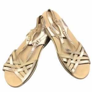Best 25+ Deals for Best Sandals For Walking | Poshmark